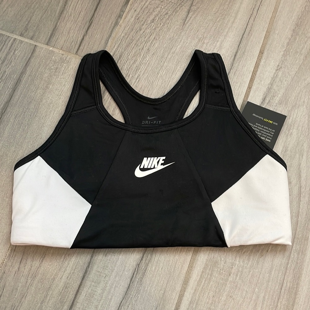 NWT Girls Nike Sports Bra